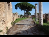 05577 ostia - regio iii - cardo degli aurighi - blick ri osten.jpg